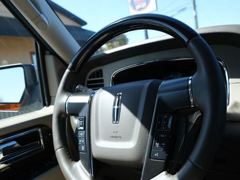 Used 2015 Lincoln Navigator 4WD image 46