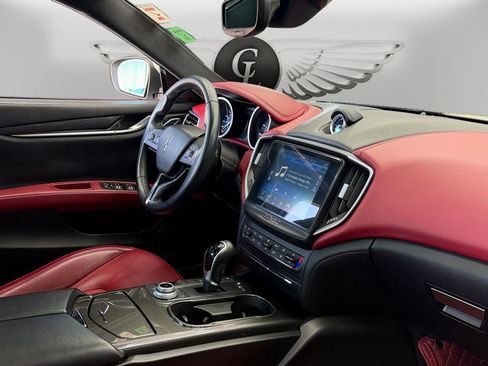 Used 2018 Maserati Ghibli image 27