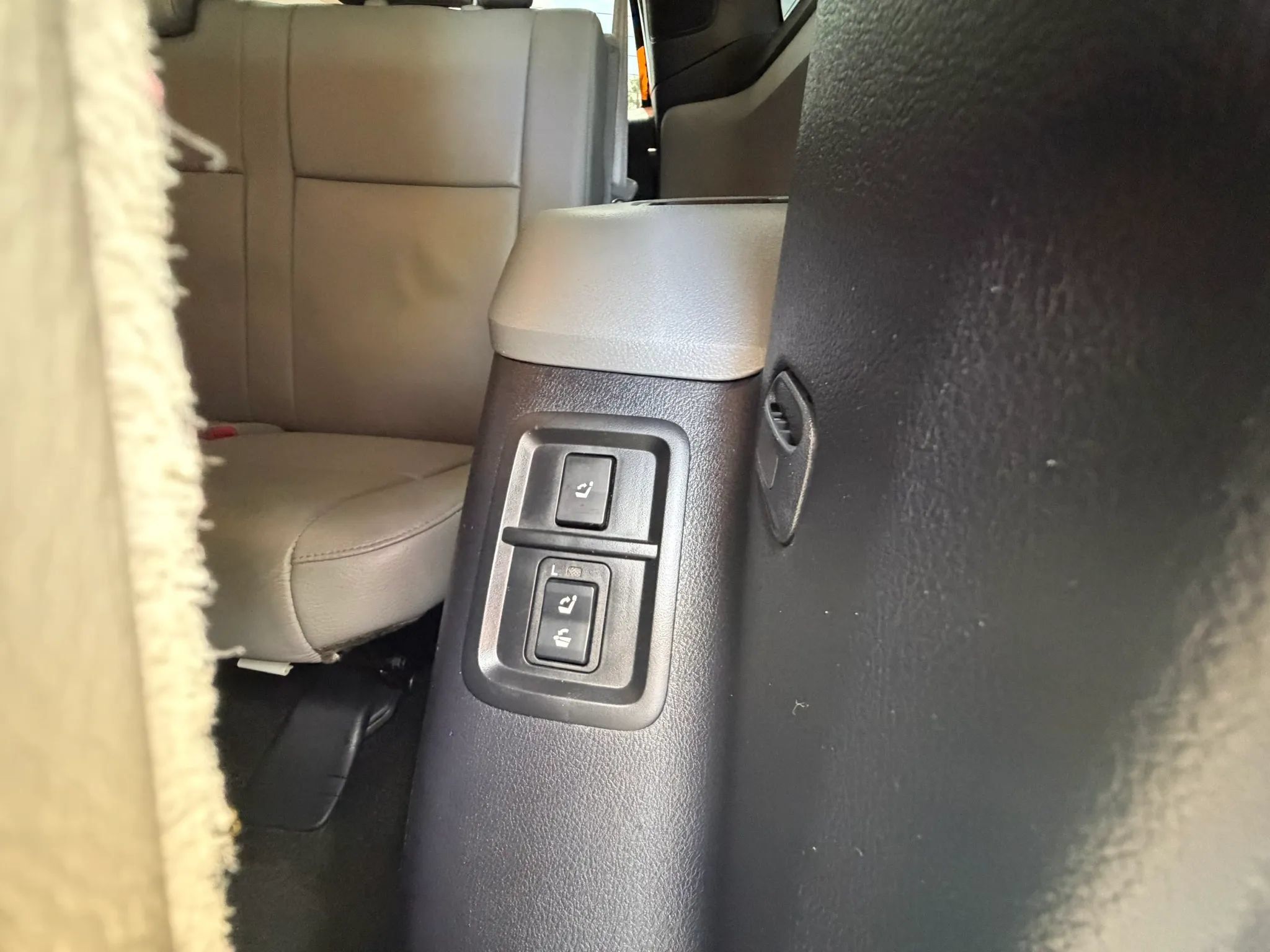 Used 2016 Toyota Sequoia SR5 w/ Premium Package RWD image 16