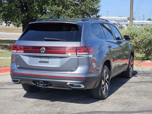 Used 2024 Volkswagen Atlas SE w/ Black Wheel Package FWD image 6