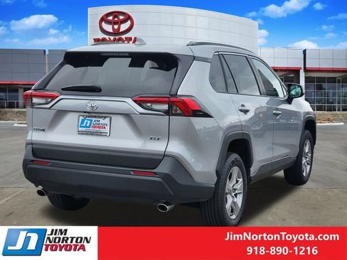 Used 2025 Toyota RAV4 XLE FWD image 5