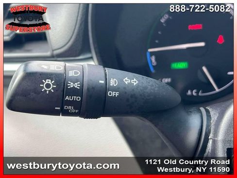 Used 2024 Toyota Sienna XLE FWD image 27