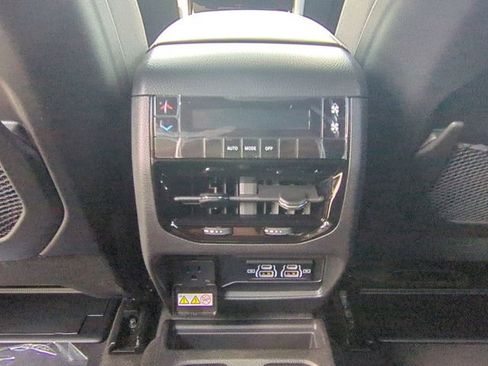 New 2025 Jeep Grand Cherokee L Laredo w/ Luxury Tech Group I image 28