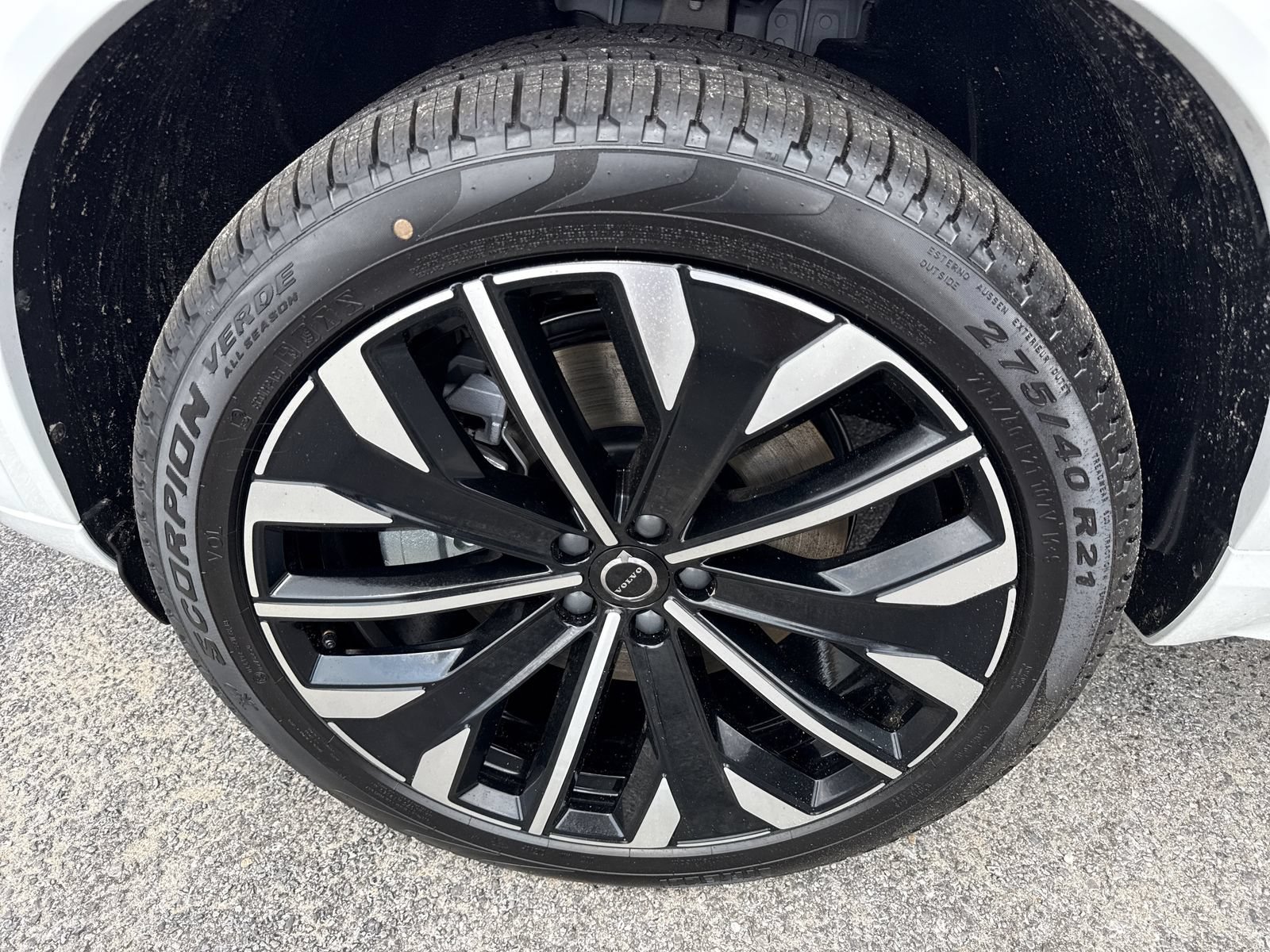New 2026 Volvo XC90 T8 Plus w/ Protection Package Premier AWD/4WD image 9