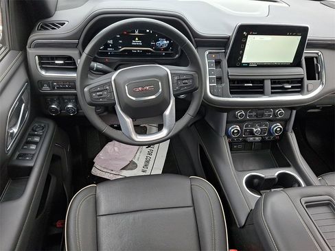 Certified 2023 GMC Yukon XL SLT image 11