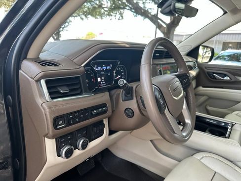 Used 2021 GMC Yukon XL Denali w/ Denali Ultimate Package AWD/4WD image 13