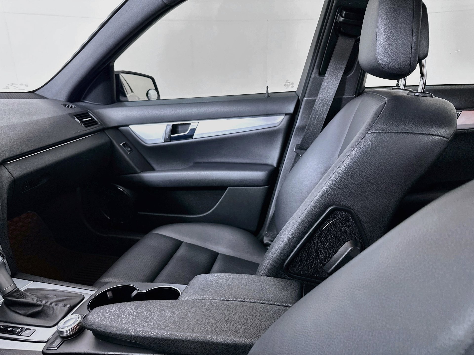 Used 2010 Mercedes-Benz C 300 Sedan image 26