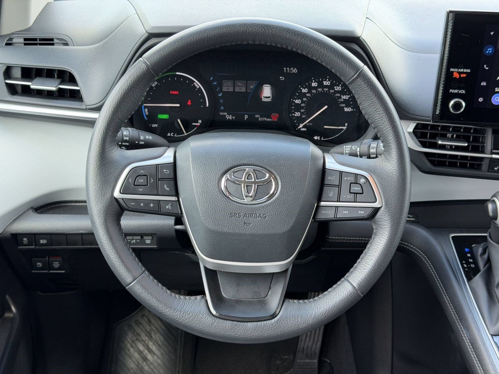 Used 2026 Toyota Sienna XLE FWD image 11