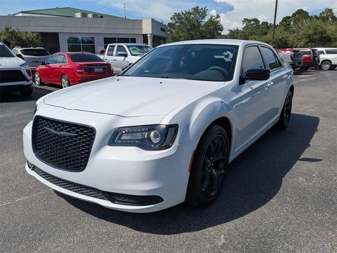 Used 2023 Chrysler 300 Touring w/ Sport Appearance Package image 8