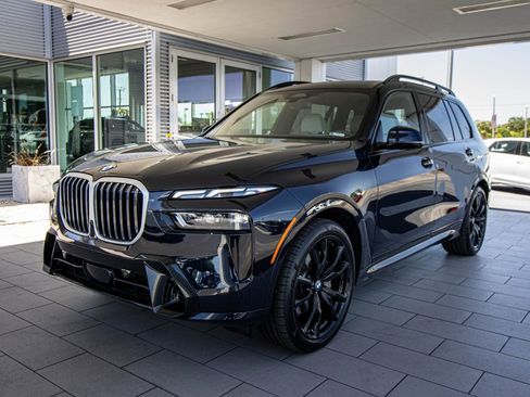 Used 2025 BMW X7 xDrive40i w/ M Sport Package AWD/4WD image 10