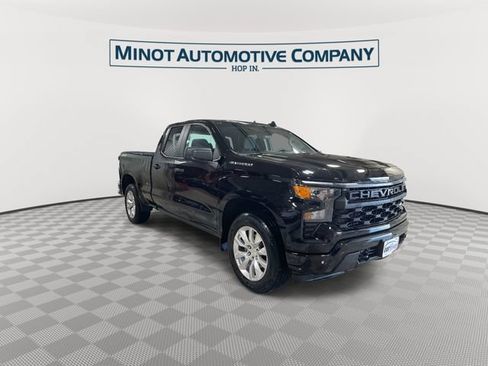 Used 2023 Chevrolet Silverado 1500 Custom AWD/4WD image 2