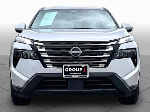 Certified 2025 Nissan Rogue SV FWD image 4