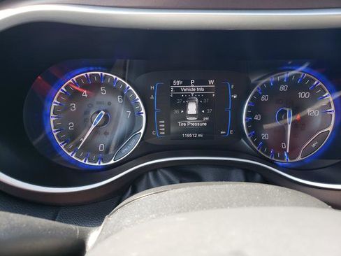 Used 2017 Chrysler Pacifica Touring FWD image 20