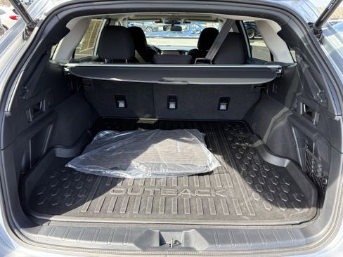 Used 2025 Subaru Outback Premium image 12