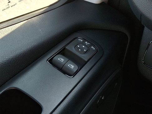 Used 2025 Mercedes-Benz Sprinter 2500 image 25