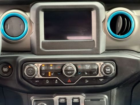 Used 2019 Jeep Wrangler Sport S image 28