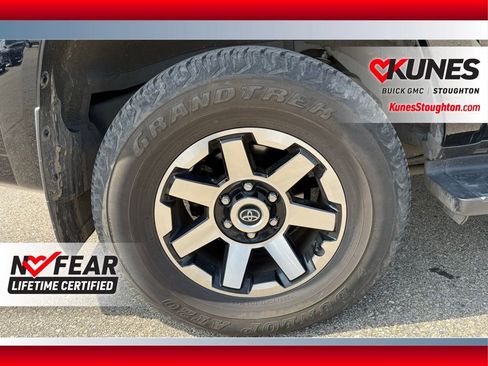 Used 2024 Toyota 4Runner TRD Off-Road Premium image 15