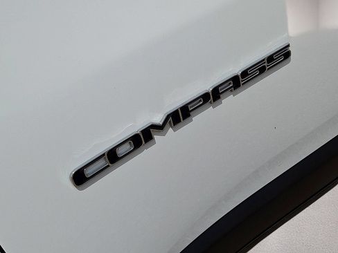 Used 2025 Jeep Compass Limited AWD/4WD image 11