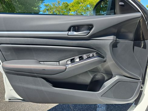 New 2025 Nissan Altima 2.5 SR image 25