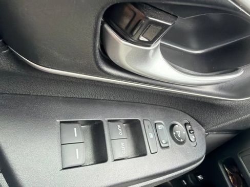Used 2021 Honda CR-V EX image 11