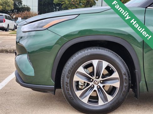 Used 2024 Toyota Highlander XLE image 9