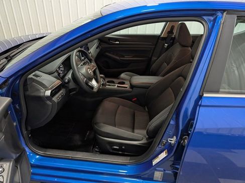 Used 2025 Nissan Altima 2.5 SV image 14