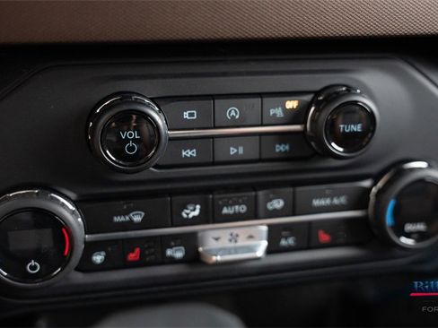 Certified 2023 Ford Bronco Outer Banks w/ Sasquatch Package image 13