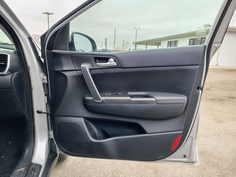 Used 2022 Kia Sportage LX image 13