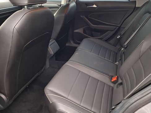 Used 2022 Volkswagen Jetta SE image 12