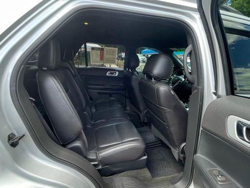 Used 2014 Ford Explorer XLT w/ Equipment Group 202A AWD/4WD image 28
