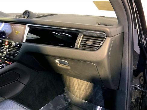 Used 2024 Porsche Macan image 22
