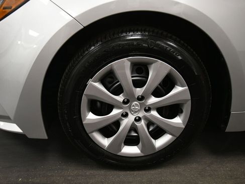 Used 2025 Toyota Corolla LE FWD image 31