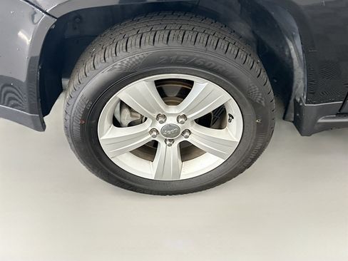 Used 2014 Jeep Compass Latitude AWD/4WD image 11