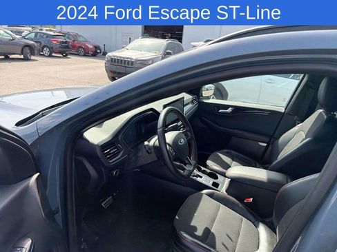 Used 2024 Ford Escape ST-Line w/ Tech Pack #1 AWD/4WD image 2