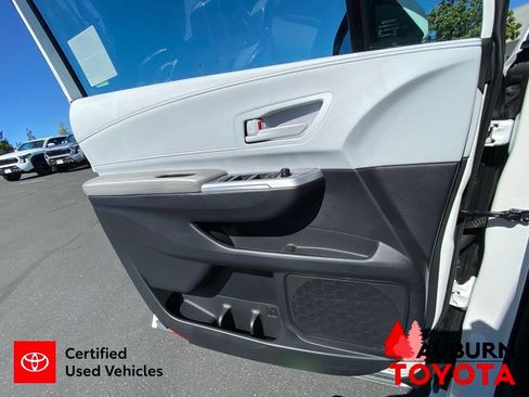 Certified 2026 Toyota Sienna LE FWD image 38