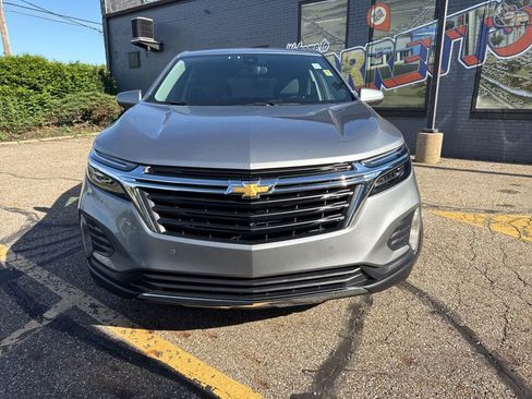 Used 2024 Chevrolet Equinox LT AWD/4WD image 2