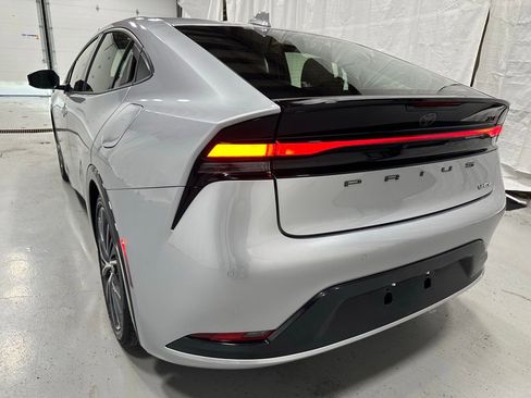 Used 2025 Toyota Prius XLE image 5