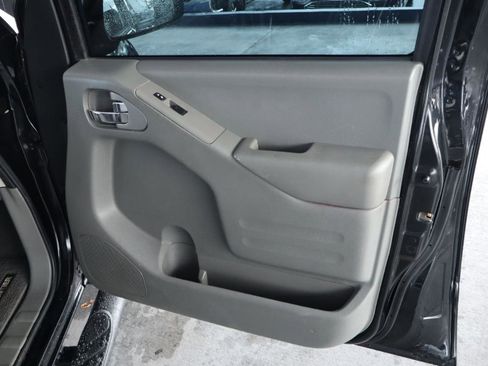 Used 2020 Nissan Frontier SV w/ Midnight Edition Floor Mats RWD image 36