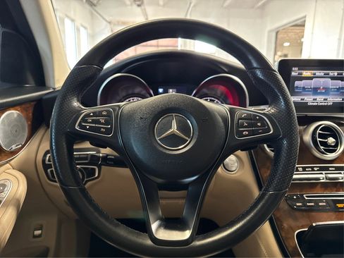 Used 2019 Mercedes-Benz GLC 300 image 22