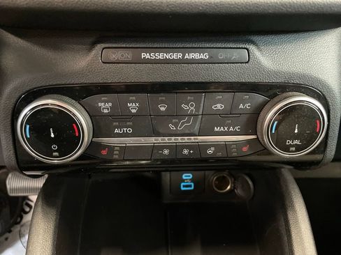 Used 2022 Ford Escape SE w/ SE Sport Appearance Package AWD/4WD image 17