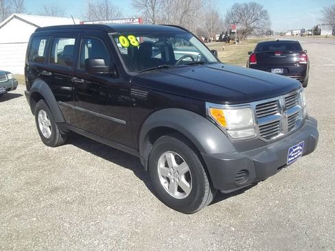 Used 2008 Dodge Nitro SXT image 3