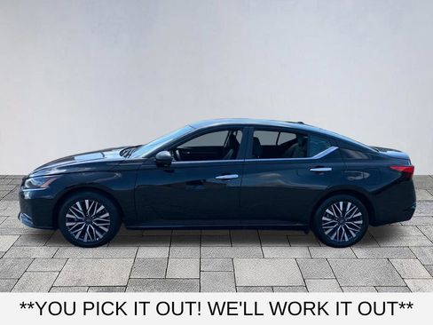 Used 2025 Nissan Altima 2.5 SV FWD image 4