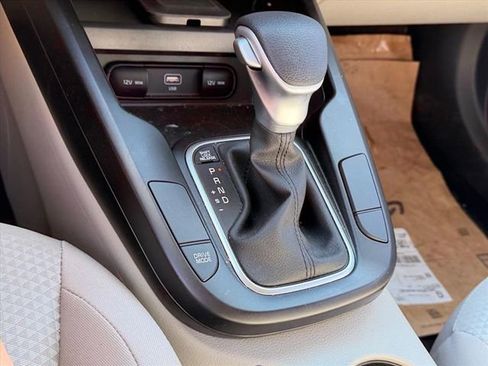 Used 2025 Kia Soul LX w/ LX Technology Package FWD image 28