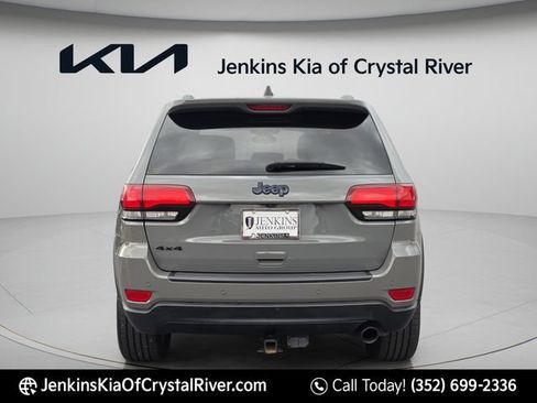 Used 2019 Jeep Grand Cherokee Laredo AWD/4WD image 8