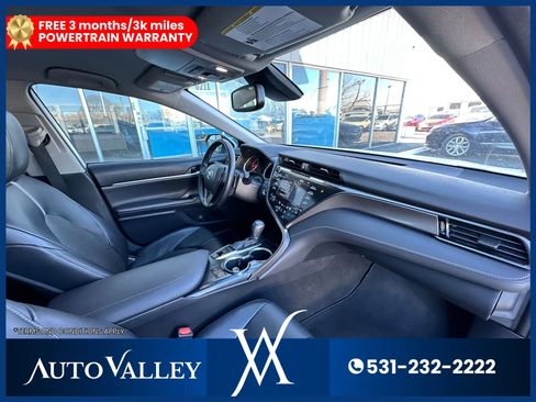 Used 2019 Toyota Camry XSE image 18