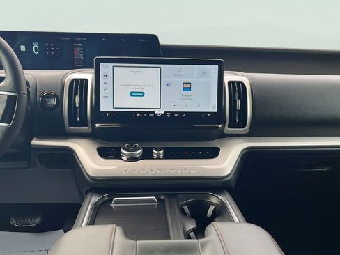 Certified 2025 Ford Expedition Active AWD/4WD image 10