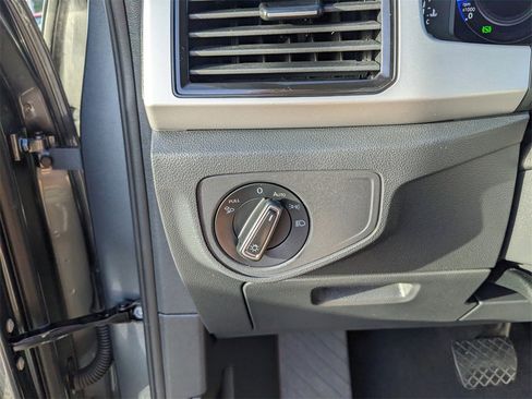 Certified 2023 Volkswagen Atlas Cross Sport SE image 28