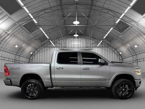 Used 2019 RAM 1500 Laramie AWD/4WD image 6