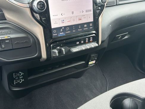 Used 2024 RAM 2500 Laramie image 24