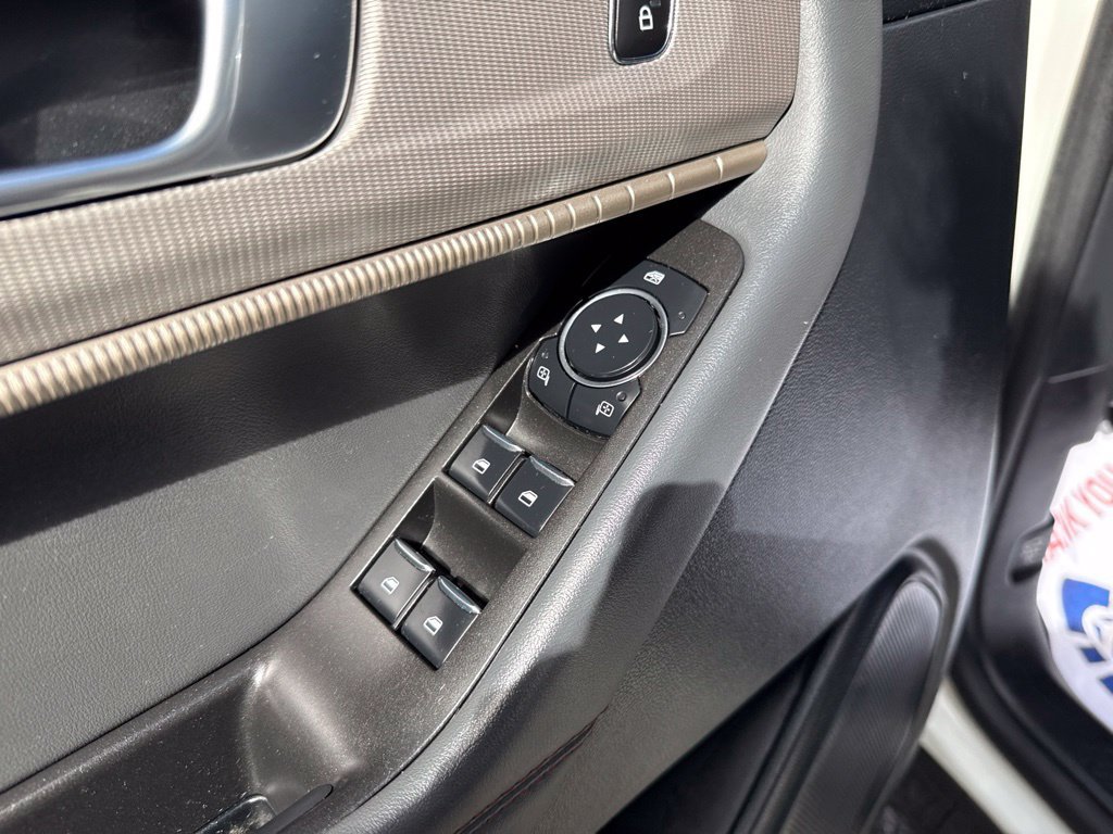 Used 2025 Ford Explorer Active AWD/4WD image 8